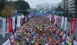成都马拉松吃瓜,一场赛事，多重“吃瓜”话题