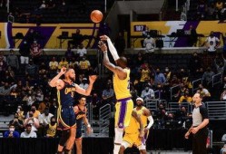 篮球吃瓜现场,现场热闹非凡