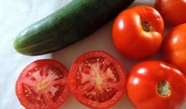 小城里吃瓜,揭秘本地特色美食背后的故事