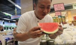 锻炼结束后吃瓜,瓜果时光的甜蜜补充